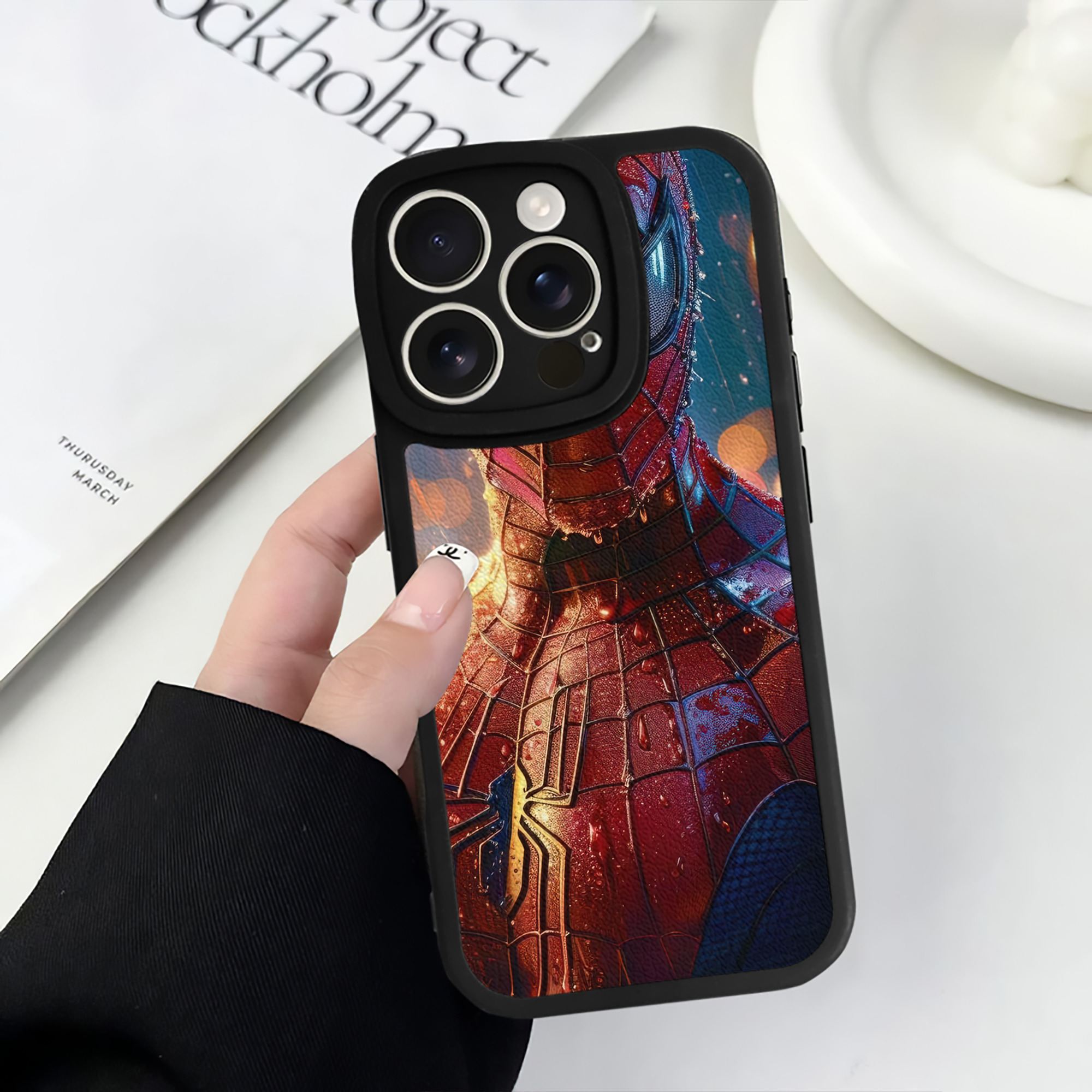 Spider Man スパイダーマン 【iPhone 16シリーズ対応】シリコンスマホケース（レザー調） 材質：シリコン
